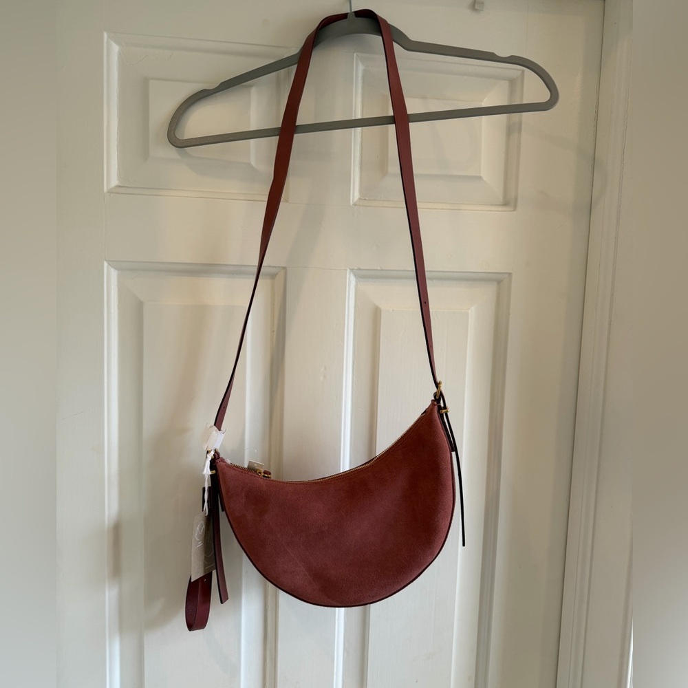 Madewell Classic Crescent Shoulder Bag in Suede , color: Mauve